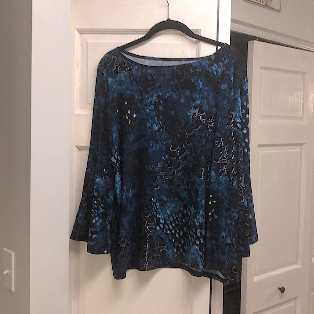 Blue/Black top